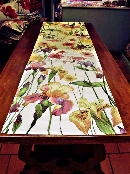 RUNNER IRIS WHITE BACK GROUND